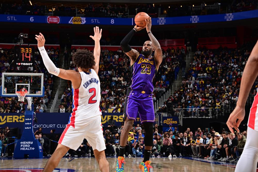 他的脚步移 他的脚步移