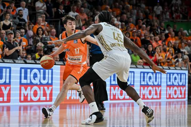 赛的表现也 赛的表现也